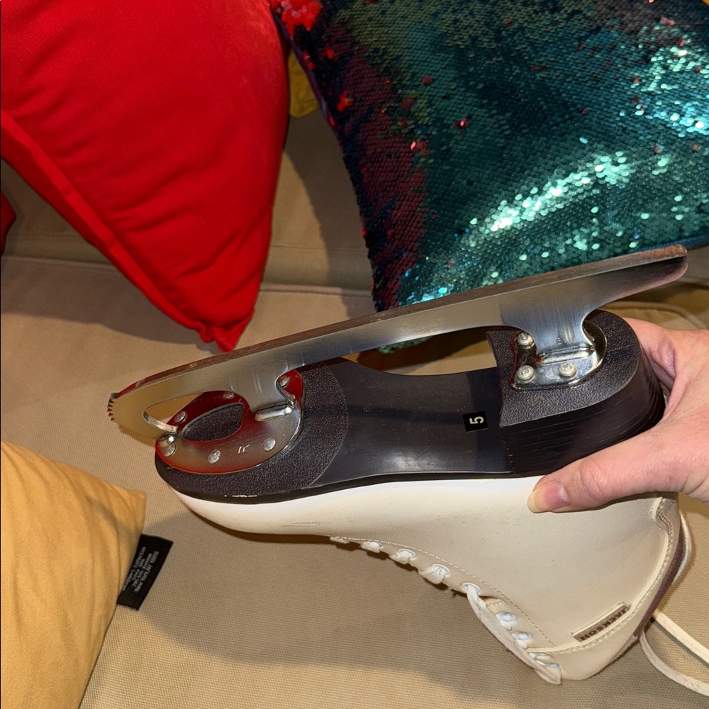 Jackson Women's White Ice Skates size 5. Please ask info - Picture 4 of 6